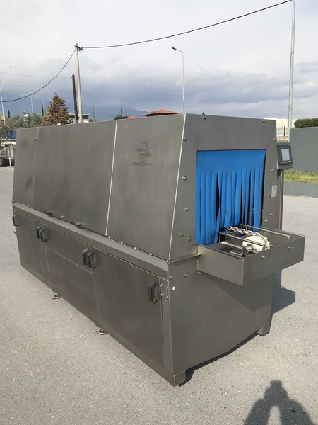 WASHING MACHINE FOR CONTAINERS - CRATES - BUCKETS  

 Photo 1
