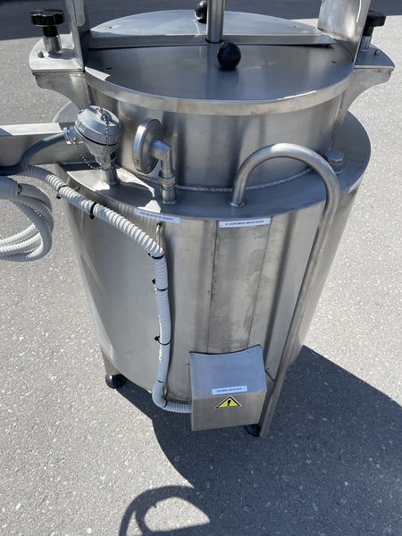 ELECTRICALLY HEATED 100lt BOILING KETTLE   Photo 9