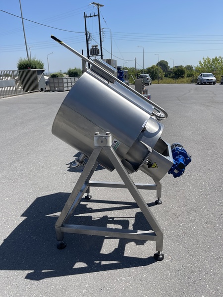 OIL HEATED 100lt BOILING KETTLE WITH DUMBER  Photo 2
