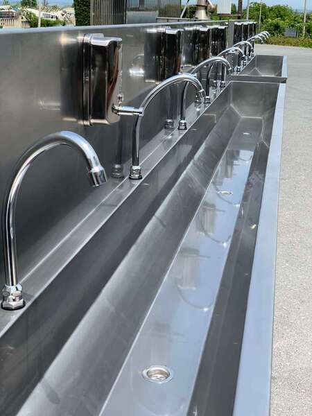 WALL MOUNTED SINKS FOR PRODUCTION SITES ENTRY POINTS   Photo 1