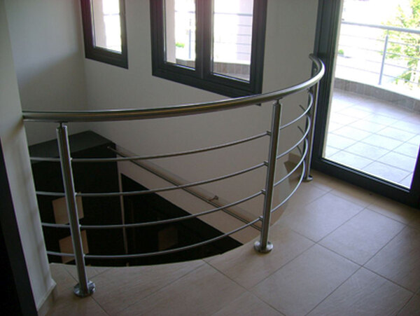 INDOOR RAILINGS  

 Photo 5