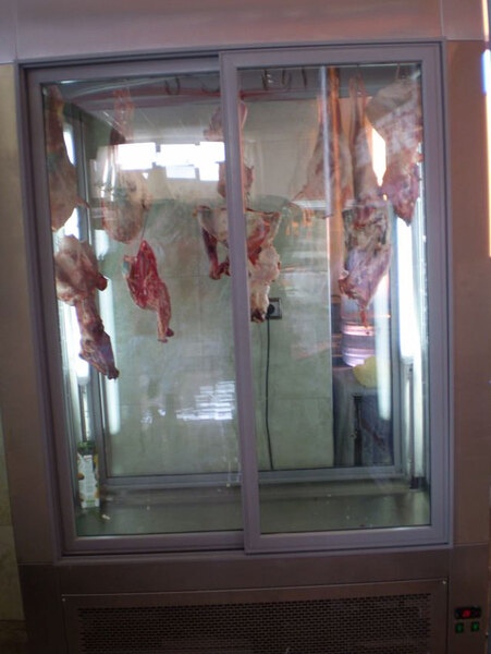 REFRIGERATED DISPLAY FOR BUTCER SHOP  

