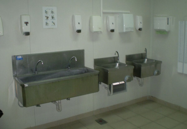 WALL MOUNTED SINKS FOR PRODUCTION SITES ENTRY POINTS   Photo 6